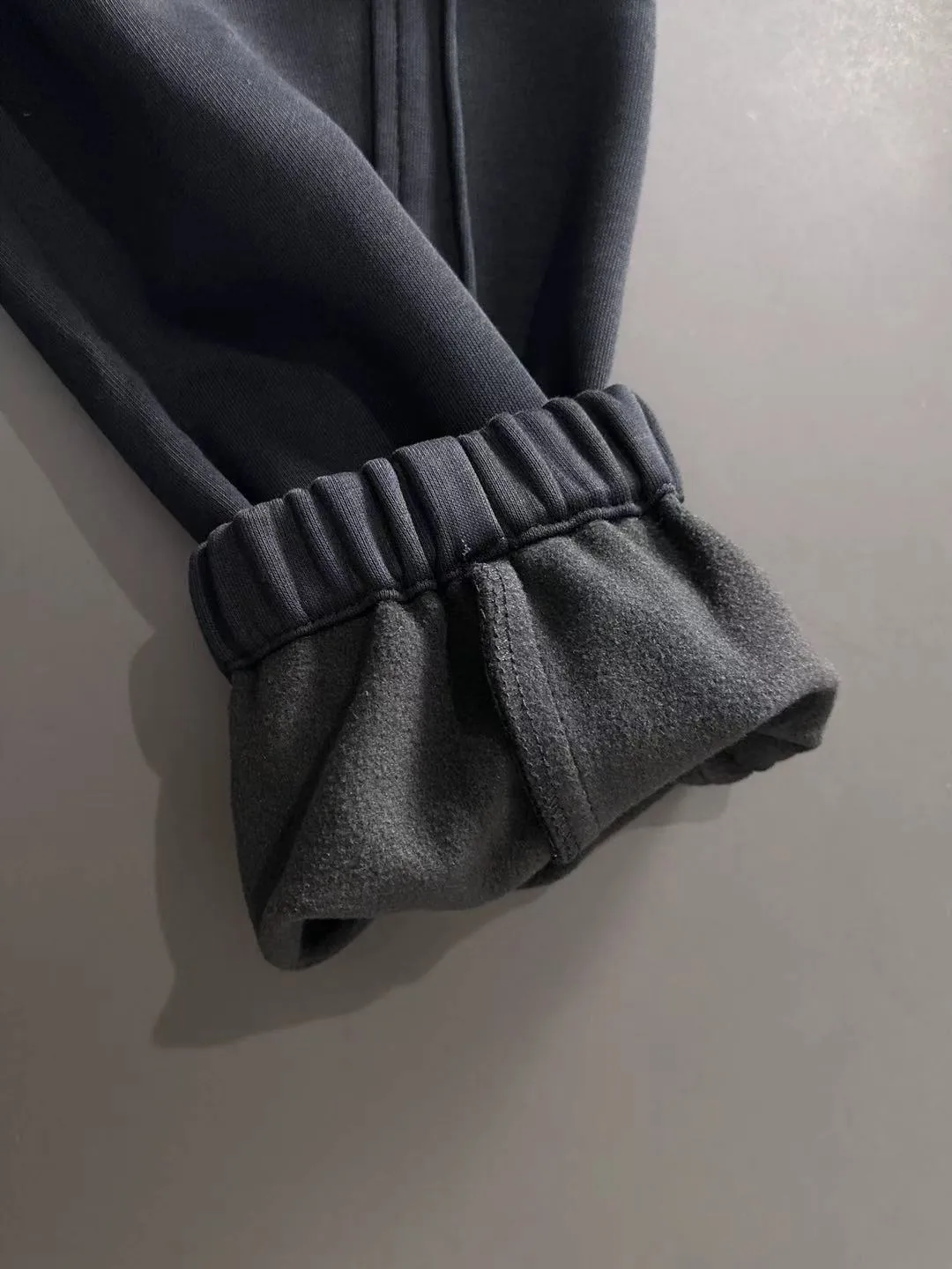 Next day shipment P360 Big Goose 2025 new winter elastic band casual pants, thick velvet counter-customized fabric, high breathability and comfort, impeccable details, brand element design concept, reflecting high quality. It feels delicate and soft! It presents a casual cut and the upper body shape is great! Size: M-3XL